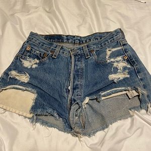High waist blue levi jeans